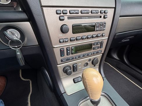 Used 2005 Ford Thunderbird RWD image 9