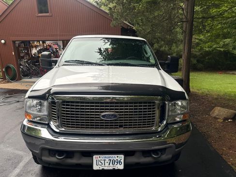 Used 2004 Ford Excursion XLT AWD/4WD image 6