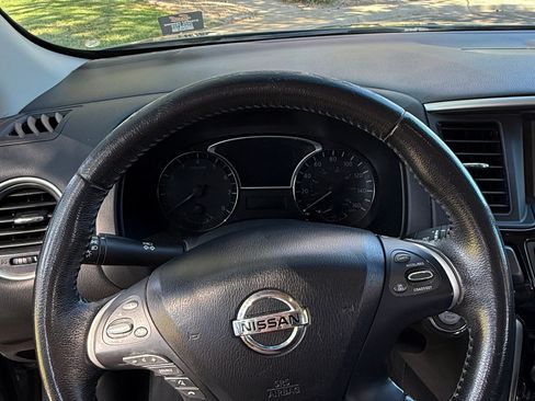 Used 2014 Nissan Pathfinder SV image 20