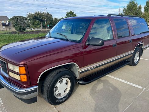 Used 1999 GMC Suburban Sport Utility w/ Marketing Opt Pkg 3 image 1