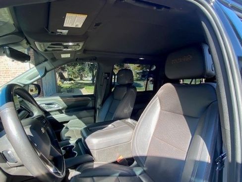 Used 2023 Chevrolet Suburban High Country w/ Premium Package 2 image 12