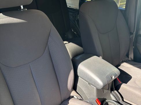 Used 2017 Jeep Wrangler Unlimited Sport w/ Quick Order Package 24S image 9