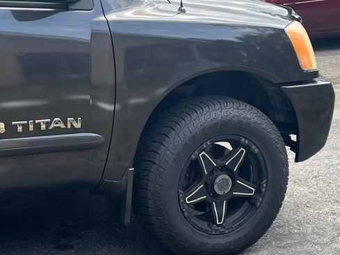 Used 2009 Nissan Titan SE w/ SE Drivers Convenience Pkg AWD/4WD image 2