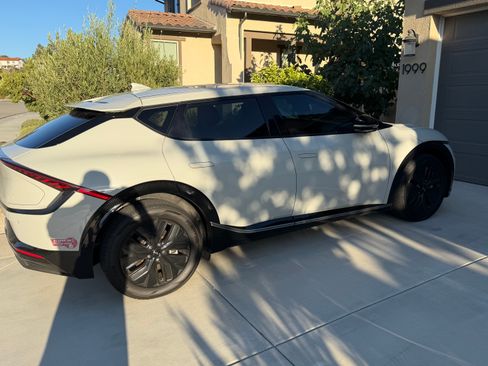 Used 2022 Kia EV6 Wind RWD image 4