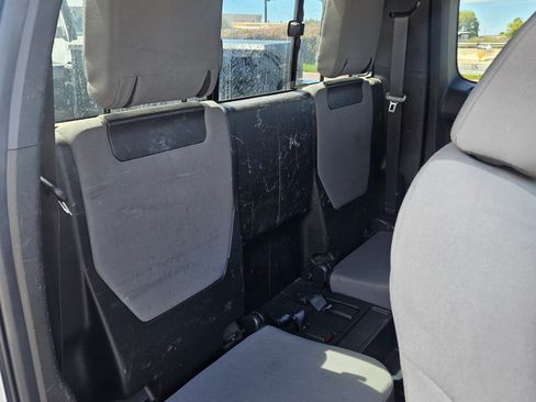 Used 2020 Toyota Tacoma SR5 RWD image 12