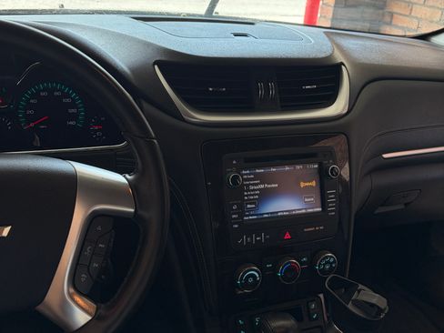 Used 2015 Chevrolet Traverse LT w/ Style and Technology Package FWD image 8