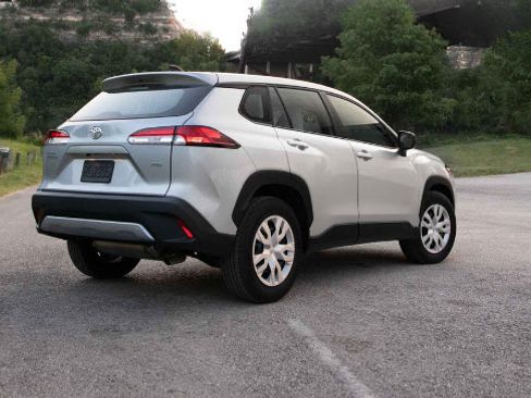 Used 2022 Toyota Corolla Cross L image 1