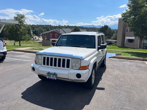 Used 2006 Jeep Commander 4WD image 1