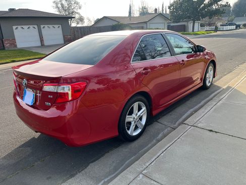 Used 2014 Toyota Camry SE image 2
