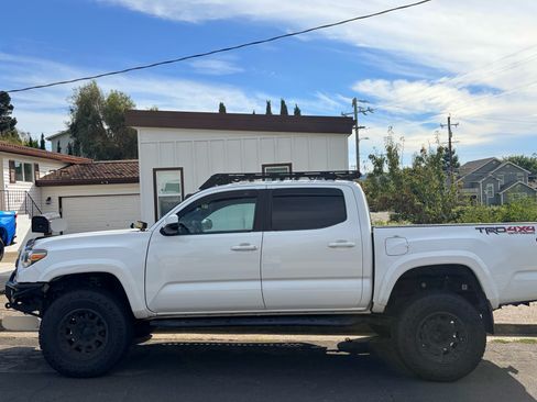 Used 2016 Toyota Tacoma TRD Off-Road AWD/4WD image 15