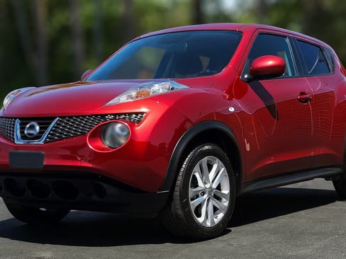 Used 2011 Nissan Juke SL image 2