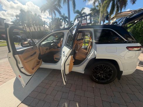 Used 2024 Jeep Grand Cherokee Summit image 6