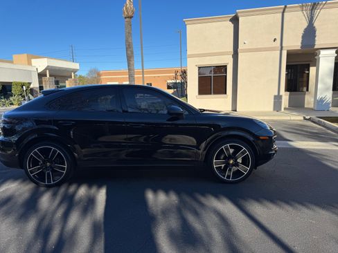 Used 2023 Porsche Cayenne S Platinum image 5