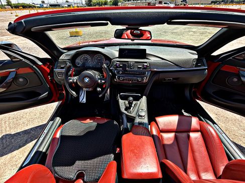 Used 2015 BMW M4 Convertible image 12