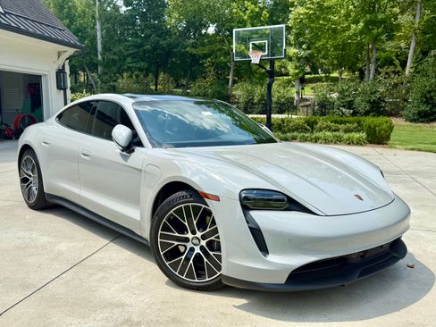 Used 2022 Porsche Taycan RWD image 2