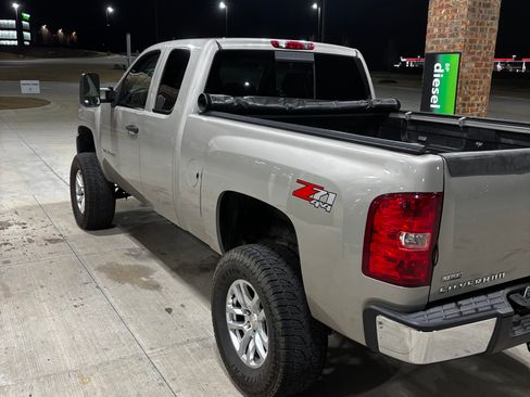 Used 2009 Chevrolet Silverado 1500 LT w/ Power Pack Plus AWD/4WD image 6
