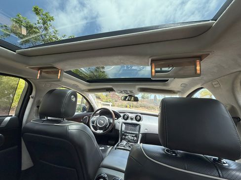 Used 2015 Jaguar XJ L Portfolio image 28