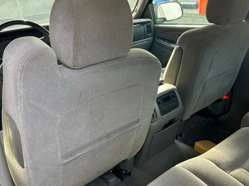 Used 2005 Chevrolet Avalanche Z66 w/ Sun And Sound Package image 2