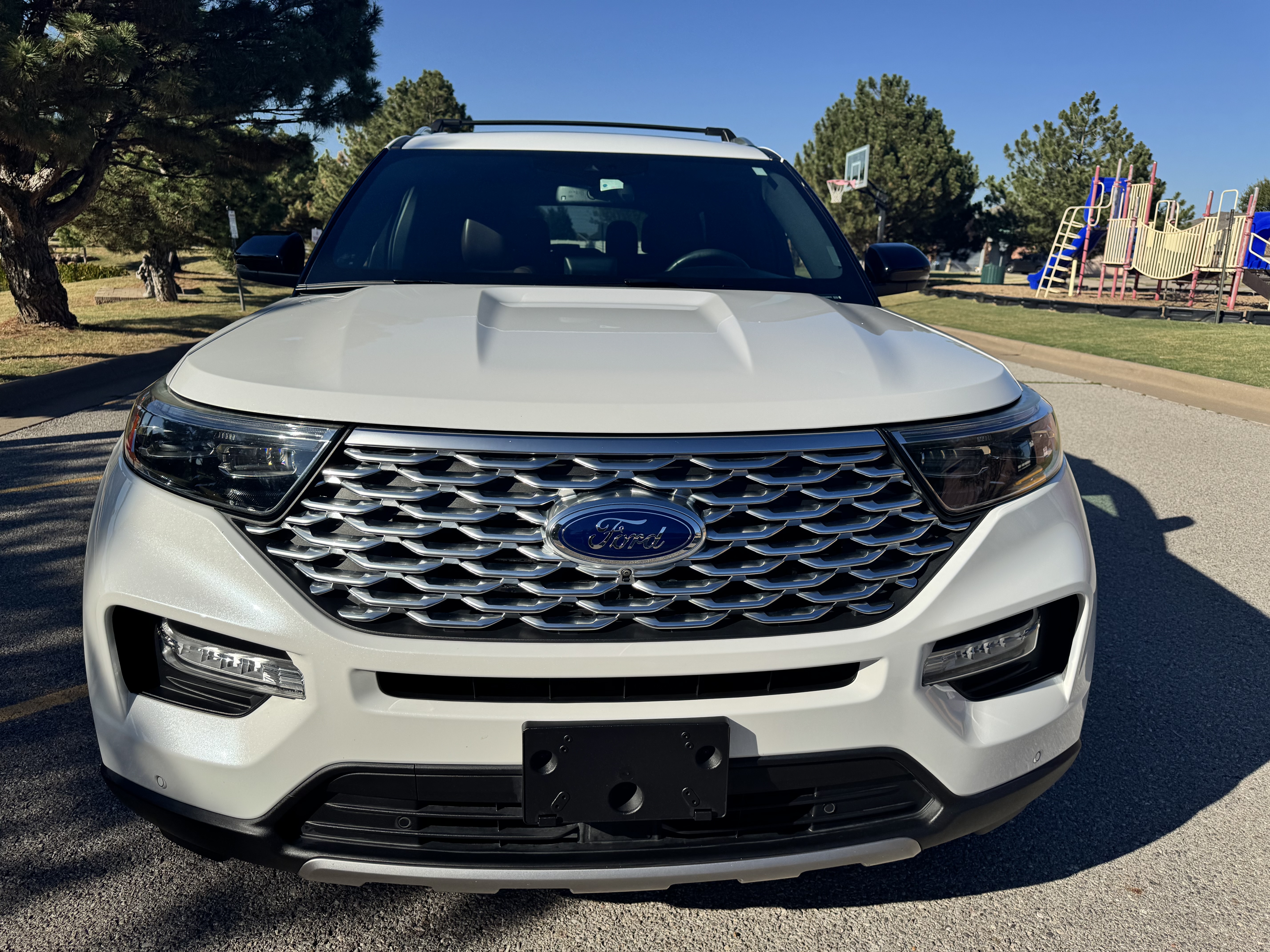 Used 2020 Ford Explorer Platinum w/ Premium Technology Package AWD/4WD image 2