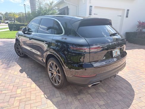 Used 2023 Porsche Cayenne Platinum Edition image 19