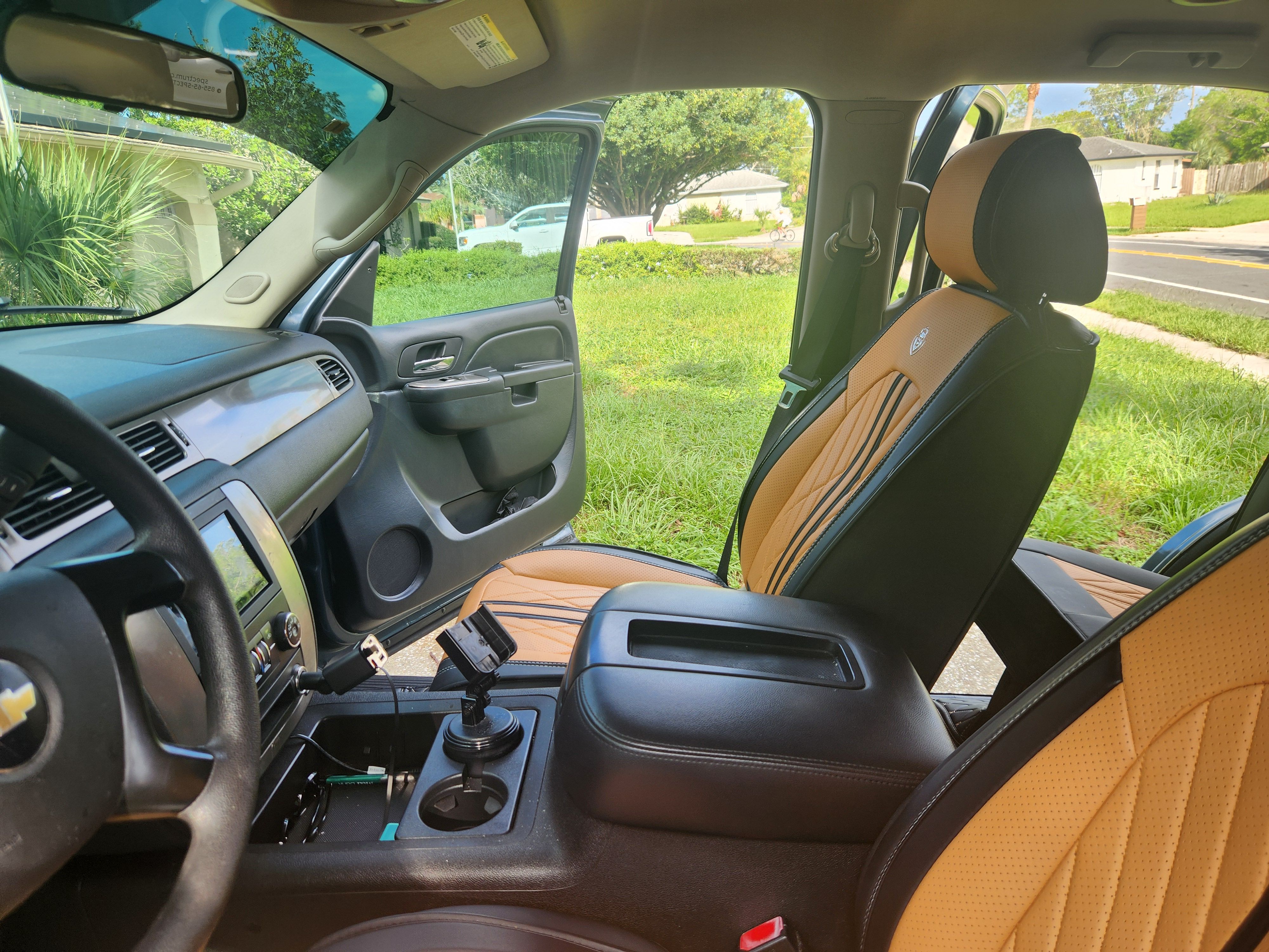 Used 2010 Chevrolet Tahoe LS w/ Interior Plus Package RWD image 12