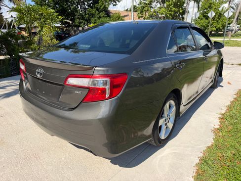 Used 2012 Toyota Camry SE FWD image 2