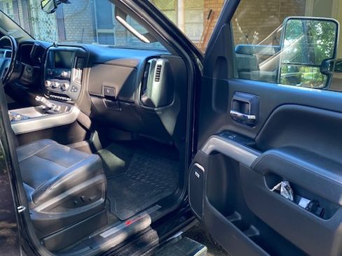 Used 2018 Chevrolet Silverado 2500 LTZ w/ Duramax Plus Package AWD/4WD image 15