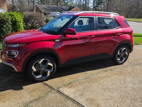 Used 2022 Hyundai Venue Limited w/ Cargo Package image 1