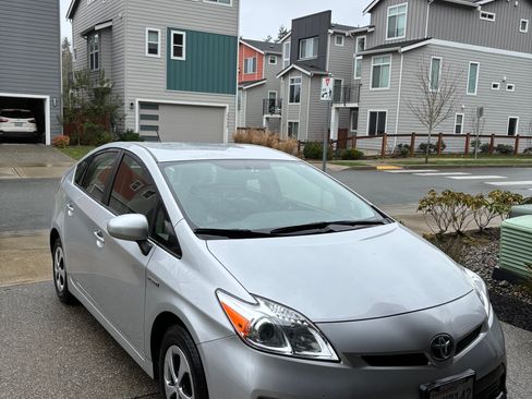 Used 2015 Toyota Prius Two image 2
