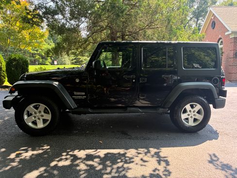 Used 2017 Jeep Wrangler Unlimited Sport w/ Quick Order Package 24S AWD/4WD image 16