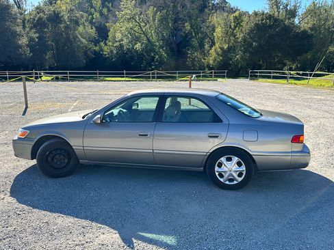 Used 2001 Toyota Camry CE image 11