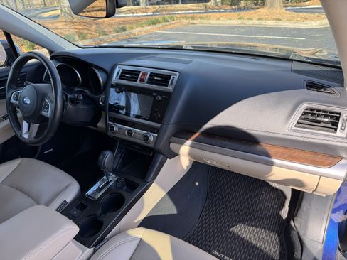 Used 2017 Subaru Outback 3.6R Limited image 13