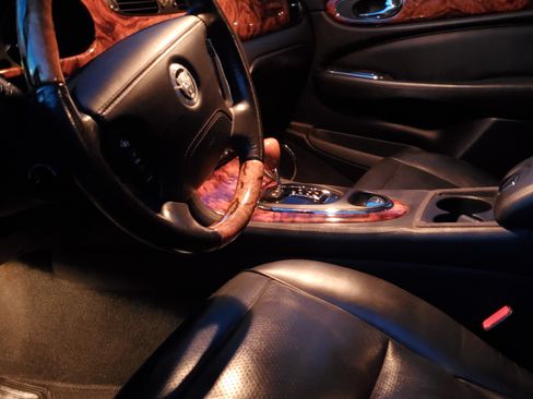 Used 2008 Jaguar XJ8 image 14