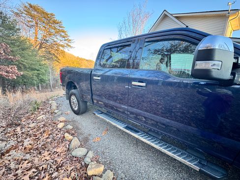 Used 2019 Ford F250 XLT w/ XLT Premium Package image 4