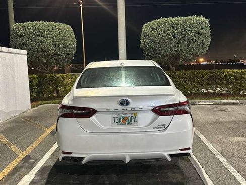 Used 2021 Toyota Camry XSE image 2