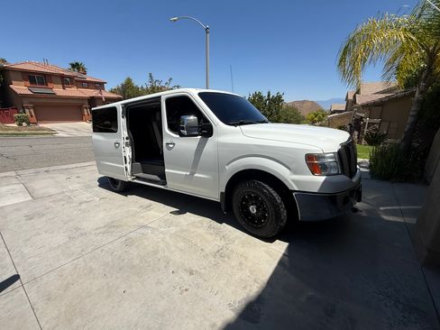 Used 2015 Nissan NV 3500 SL w/ Technology Package RWD image 13