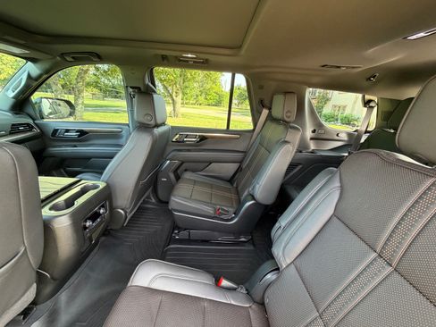 Used 2026 Chevrolet Tahoe High Country AWD/4WD image 29