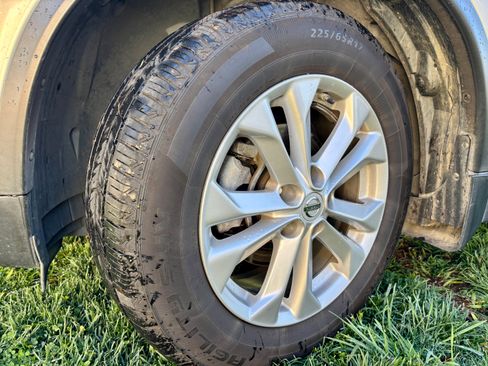 Used 2014 Nissan Rogue SV w/ SV Premium Package image 12