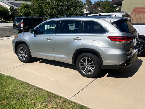 Used 2018 Toyota Highlander XLE image 11
