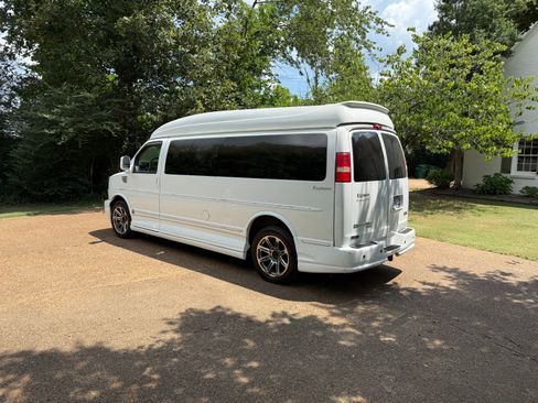 Used 2014 GMC Savana 2500 Extended RWD image 4