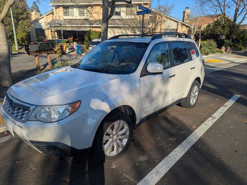 Used 2011 Subaru Forester 2.5X Premium image 4
