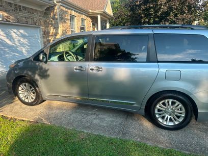 Used 2013 Toyota Sienna XLE w/ Premium Pkg
