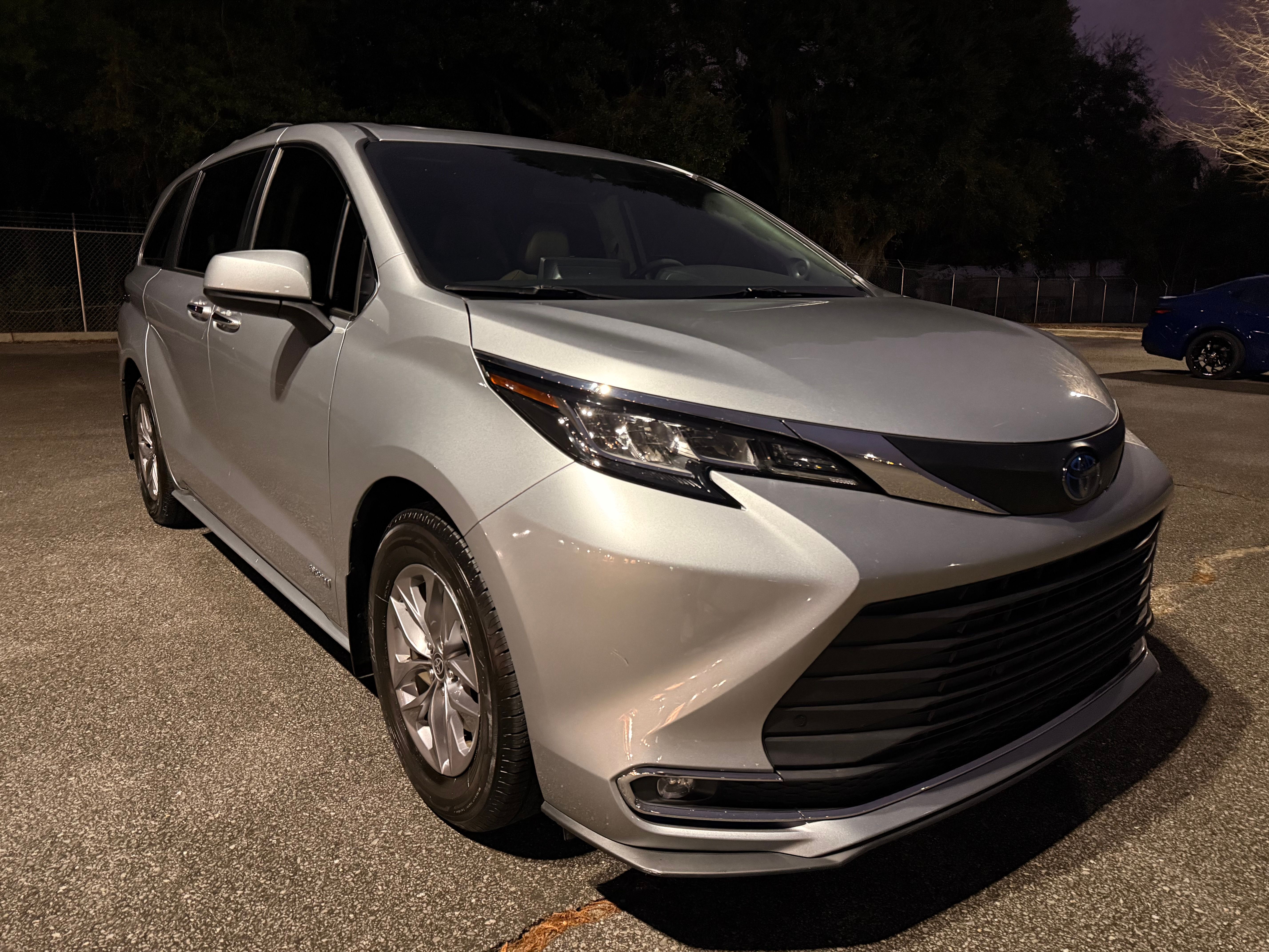 Used 2021 Toyota Sienna XLE w/ XLE Plus Package FWD image 20