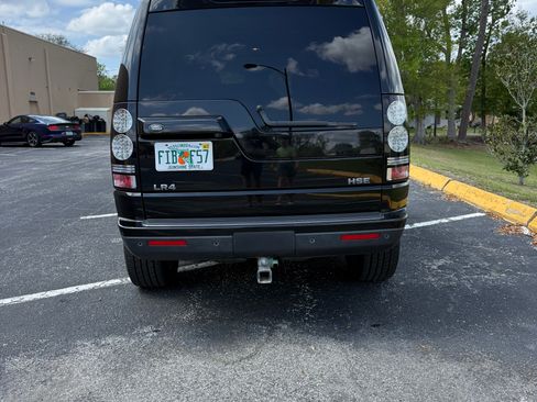 Used 2015 Land Rover LR4 HSE image 2