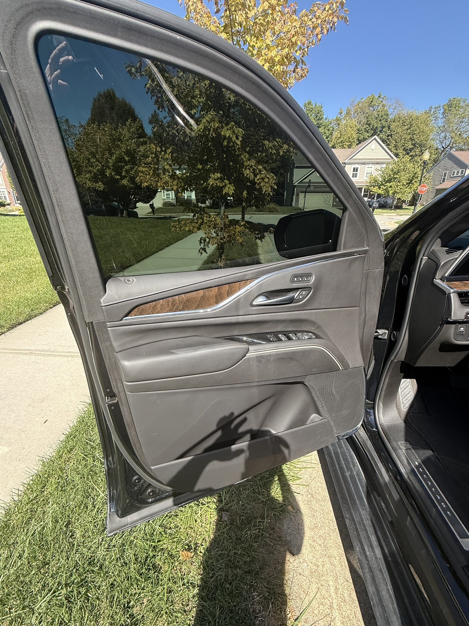 Used 2023 Cadillac Escalade Sport Platinum w/ LPO, ONYX Package AWD/4WD image 9