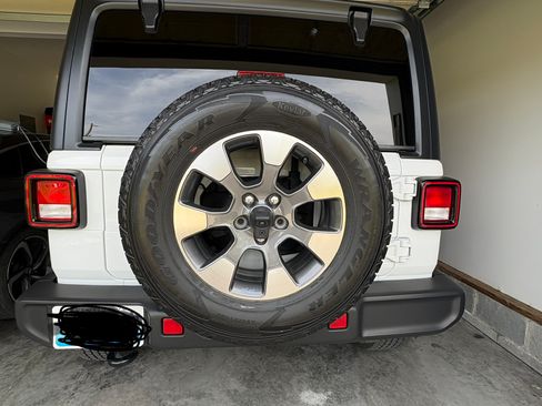 Used 2021 Jeep Wrangler Unlimited Sahara AWD/4WD image 10