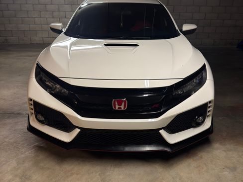 Used 2018 Honda Civic Type R image 1