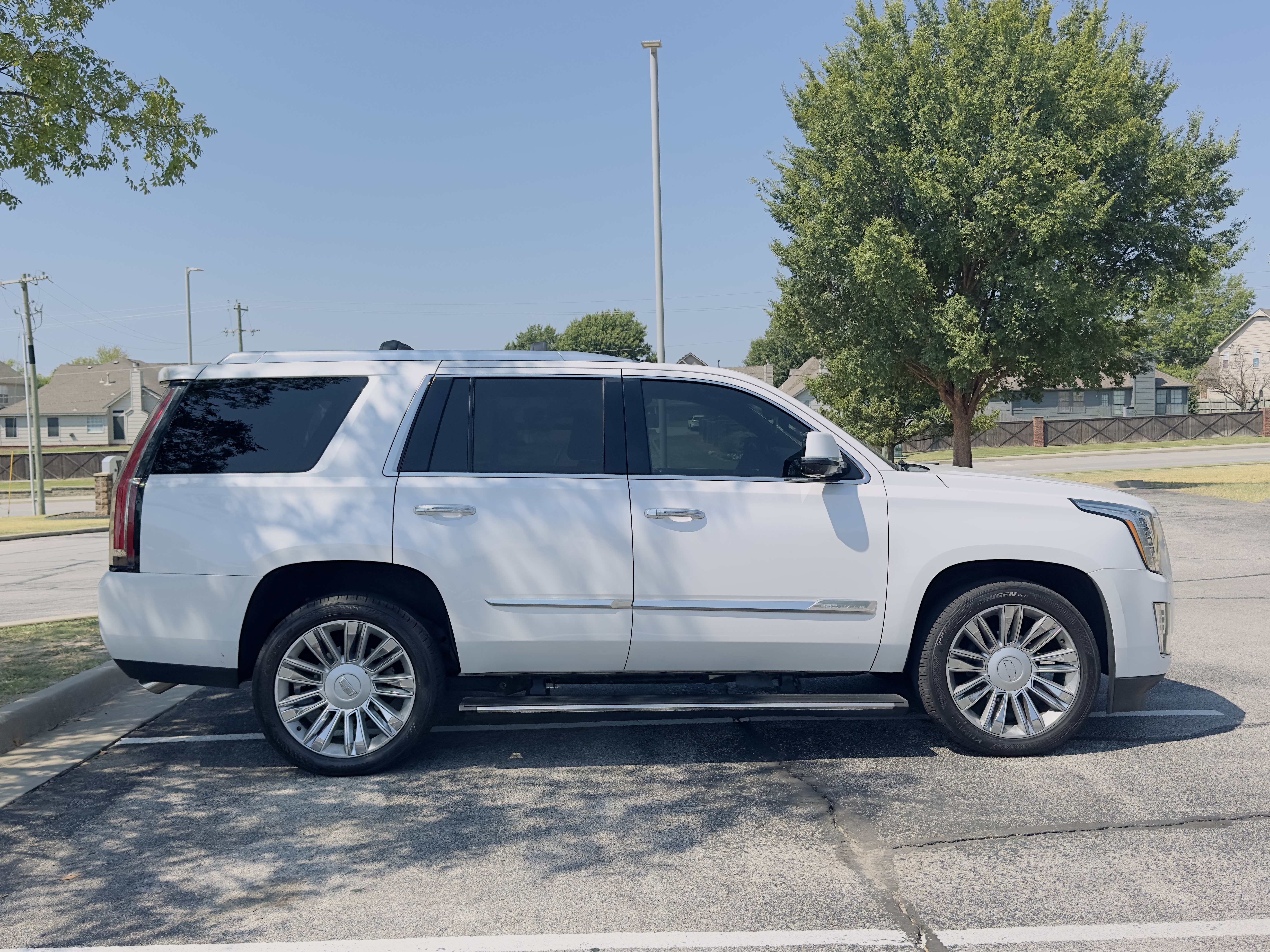 Used 2016 Cadillac Escalade Platinum AWD/4WD image 1