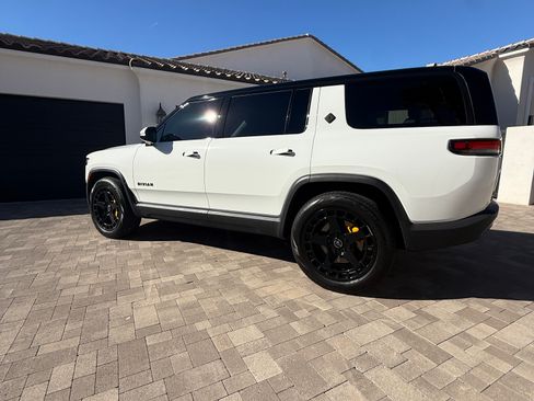 Used 2023 Rivian R1S Adventure image 4