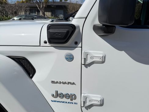 Used 2023 Jeep Wrangler Unlimited Sahara w/ Cold Weather Group AWD/4WD image 9